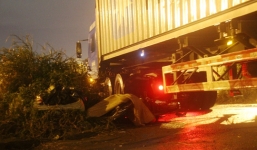 Va chạm với container, cô gái cùng mẹ chồng tương lai tử vong