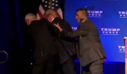 Video: Mật vụ Mỹ bất ngờ hộ tống Trump rời khỏi sân khấu