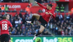 Pogba và Ibra 'bay cao', Man Utd leo lên top 6