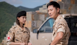 Thượng sĩ Seo của 'Hậu Duệ Mặt Trời' chào đón con trai thứ hai