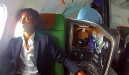 Chàng trai bay miễn phí quanh năm nhờ “soi mói” dịch vụ máy bay