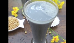 Cách làm sữa đậu nành mè đen đơn giản mà thơm ngon