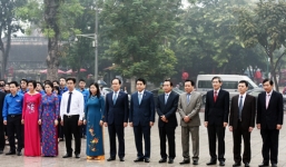 Chủ tịch Hà Nội Nguyễn Đức Chung đặt vòng hoa tưởng niệm V.l Lenin
