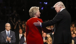 Trump - Clinton 'sò kè từng li' tại hai bang chiến trường