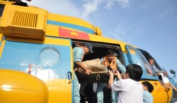 Video: Trực thăng bay ra Trường Sa đưa ngư dân về Sài Gòn cấp cứu