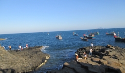 Câu chuyện mưu sinh của người đàn ông tại Gành Đá Đĩa