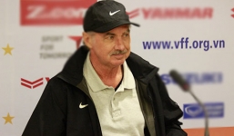 HLV Riedl 'kêu oan' dùm tuyển Việt Nam khi bị trọng tài thổi phạt đền