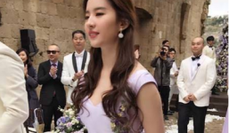 Lưu Diệc Phi làm phù dâu cho diva Trung Quốc Trương Lương Dĩnh