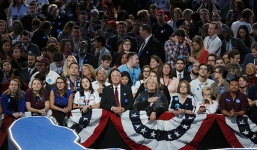 Bà Clinton vượt lên dẫn trước, giành 68 phiếu đại cử tri