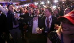 Những người ủng hộ Trump đã sẵn sàng ăn mừng chiến thắng