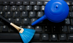 Bạn đã biết vệ sinh bàn phím Laptop đúng cách chưa?