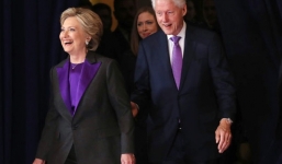 Ngụ ý về chiếc áo tím bà Hillary Clinton mặc phát biểu sau khi thất cử