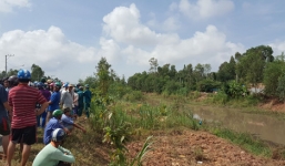 Phát hiện thi thể người đàn ông Campuchia bên bờ kênh