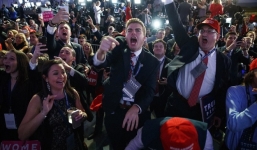 Video: Người Mỹ xuống đường ăn mừng vì Trump đắc cử