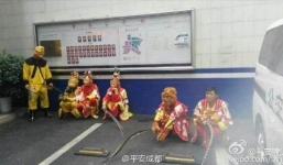 7 'Tôn Ngộ Không' ẩu đả trên phố bị cảnh sát bắt giữ