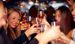 Điều động giáo viên nữ đi 'tiếp khách' cấp trên?