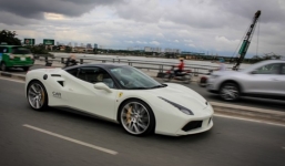 Cường đô la lái siêu xe chở Hạ Vi 'phóng như bay' trên phố