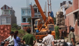 Bị dây máy ép cọc kéo lên cao, một công nhân tử vong 