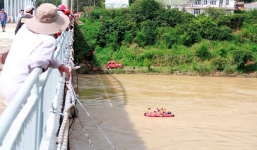 Người đàn ông nhảy cầu tự tử để lại ô tô và thư tuyệt mệnh