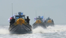 Lực lượng Hàn Quốc nổ hàng chục phát đạn đuổi tàu Trung Quốc