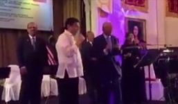 Video: Duterte hát karaoke với Thủ tướng Malaysia 