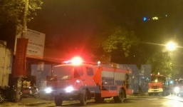 Nổ lớn, quán cơm trong khuôn viên tòa án Bạc Liêu cháy dữ dội