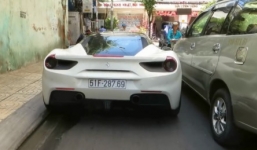Siêu xe Ferrari 488 GTB của Cường Đô la len lỏi giữa Sài Gòn hút mọi ánh nhìn