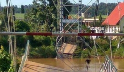 Sập cầu treo Tà Lài bắc qua sông Đồng Nai, đang tìm kiếm nạn nhân 