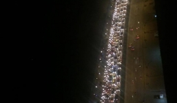 Cảnh tắc đường về đêm ở Hà Nội khi nhìn từ trên cao