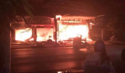 Quảng Ninh: Cháy lớn ở dãy cửa hàng nội thất làm 4 nhà dân vạ lây 