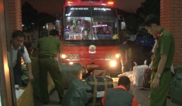 Kiểm tra xe khách chở hàng lậu, phát hiện hơn 300kg thực phẩm bẩn