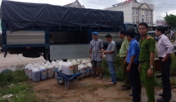 Phát hiện hơn 3.000 lít mỡ heo bốc mùi chuẩn bị tiêu thụ