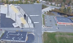 Chồng bắt quả tang vợ ngoại tình nhờ máy bay không người lái