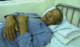 Anh em nhà thẩm phán quận bị tố đánh bố vợ cũ bất tỉnh