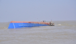 Tàu Panama va chạm sà lan ở Cần Giờ, nữ thuyền trưởng mất tích