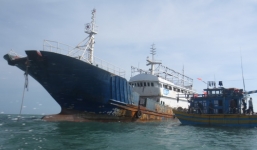 Ngư dân phát hiện 'tàu ma' trôi dạt trên biển Bình Thuận