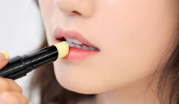 Mách bạn gái cách chọn son dưỡng môi hiệu quả nhất