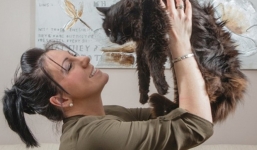 Nhờ Facebook, cô chủ tìm lại được mèo cưng sau 11 năm thất lạc