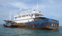 'Tàu ma' trôi dạt trên biển Bình Thuận đến từ đảo Hải Nam, Trung Quốc