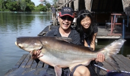 Video: Du khách câu được cá khủng ở Thái Lan