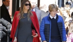 Con trai út của Trump cực bảnh bao đi ăn trưa cùng mẹ