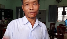 Nhóm thanh niên xăm trổ xông vào trường học hành hung bảo vệ