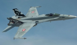 Thụy Sĩ giải thích việc điều chiến đấu cơ theo sát máy bay Nga