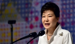 Tổng thống Hàn Quốc thông đồng trong bê bối của bạn thân