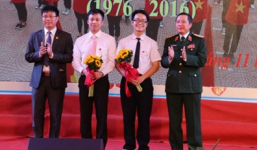 Nam sinh để lại số điện thoại xin đền gương ôtô được Bộ GD-ĐT tuyên dương