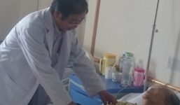 Phẫu thuật thành công khối u khủng 1.2kg trong túi mật của cụ bà