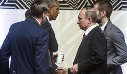 Video: Obama - Putin trao đổi chớp nhoáng tại hội nghị APEC