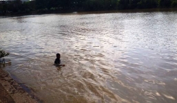 Tìm thấy thi thể người mẹ kéo 2 con nhảy sông ở Sài Gòn tự tử