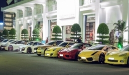 Đại gia Việt “khoe mẽ” dàn siêu xe trăm tỷ gây náo loạn bến cảng Nhà Rồng