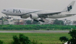 Máy bay hạ cánh khẩn vì nhà vệ sinh bị tắc